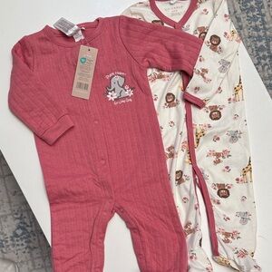 NWT chick pea girls footie set